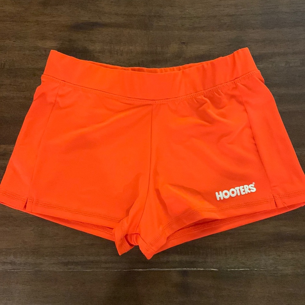 Hooters S orange shorts